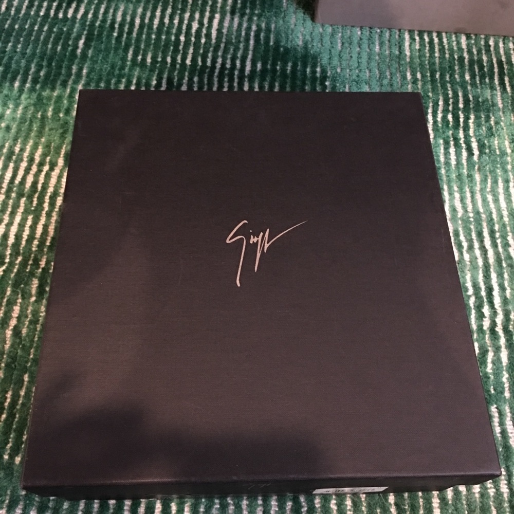 Giuseppe Zanotti shoebox